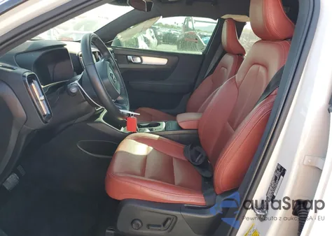 2019 Volvo Xc40 T5 Momentum z USA, uszkodzony, nr VIN YV4162UK5K2116986